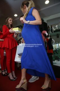 Anna Khilkevich feet photo thumbnail