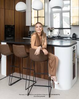 Anna Khilkevich feet photo thumbnail