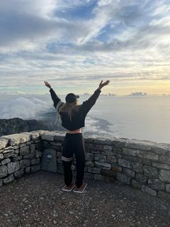 Anna Khilkevich feet photo thumbnail