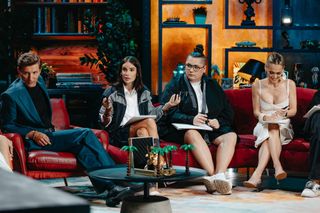 Anna Khilkevich feet photo thumbnail