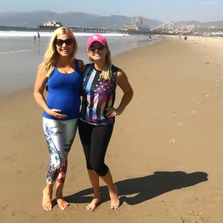 Anna Kooiman feet photo thumbnail