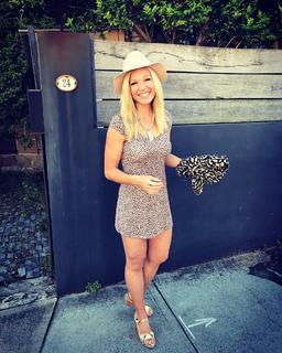 Anna Kooiman feet photo thumbnail