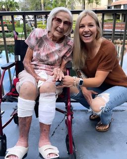 Anna Kooiman feet photo thumbnail