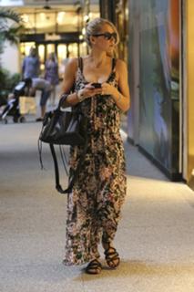Anna Kournikova feet photo thumbnail