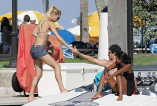 Anna Kournikova feet photo thumbnail