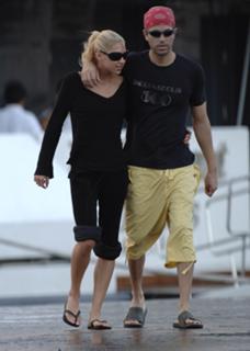 Anna Kournikova feet photo thumbnail