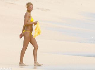 Anna Kournikova feet photo thumbnail