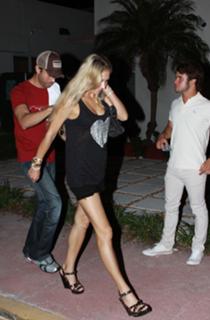 Anna Kournikova feet photo thumbnail