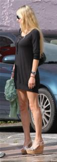Anna Kournikova feet photo thumbnail