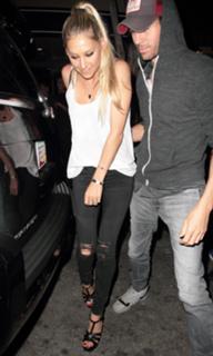 Anna Kournikova feet photo thumbnail
