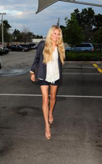 Anna Kournikova feet photo thumbnail