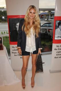 Anna Kournikova feet photo thumbnail