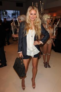 Anna Kournikova feet photo thumbnail