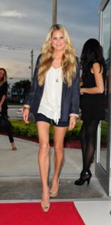 Anna Kournikova feet photo thumbnail