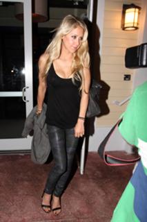 Anna Kournikova feet photo thumbnail