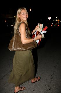 Anna Kournikova feet photo thumbnail