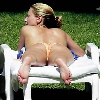 Anna Kournikova feet photo thumbnail