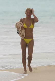 Anna Kournikova feet photo thumbnail