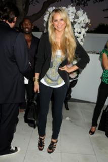 Anna Kournikova feet photo thumbnail