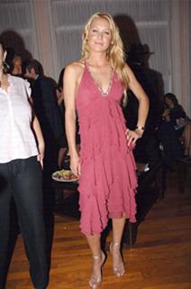 Anna Kournikova feet photo thumbnail