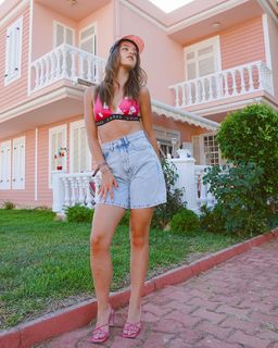 Anna Lazarevic feet photo thumbnail