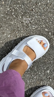 Anna Lazarevic feet photo thumbnail