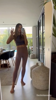 Anna Lewandowska feet photo thumbnail