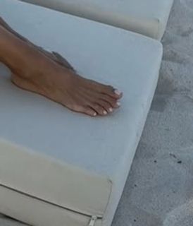 Anna Lewandowska feet photo thumbnail