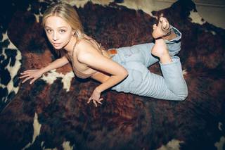 Anna Lore feet photo 6