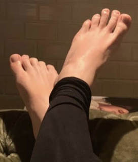 Anna Maria Mühe feet photo thumbnail