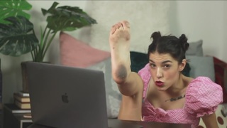 Anna Maria Velli feet photo thumbnail