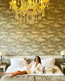 Anna Maria Velli feet photo thumbnail