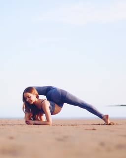 Anna McNulty feet photo thumbnail