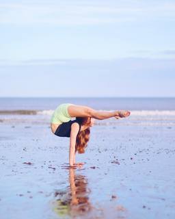 Anna McNulty feet photo thumbnail