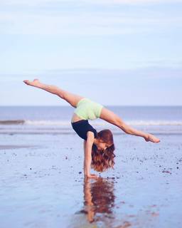 Anna McNulty feet photo thumbnail