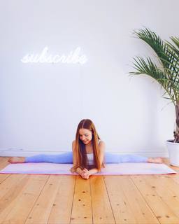 Anna McNulty feet photo thumbnail