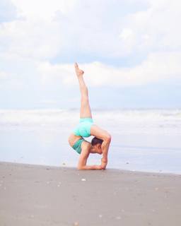 Anna McNulty feet photo thumbnail