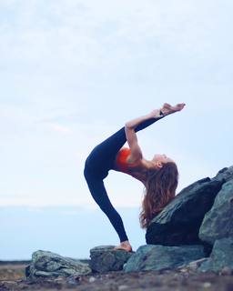 Anna McNulty feet photo thumbnail