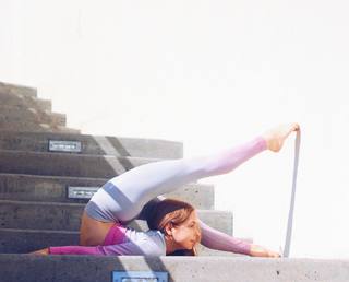 Anna McNulty feet photo thumbnail