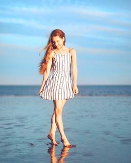 Anna McNulty feet photo thumbnail