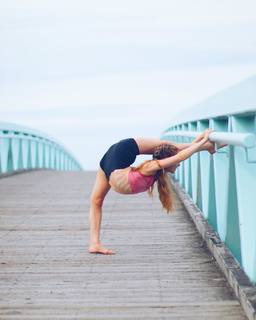 Anna McNulty feet photo thumbnail