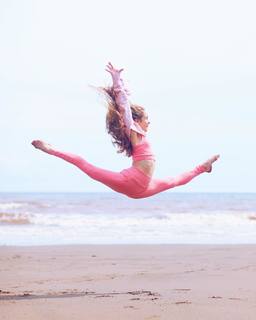 Anna McNulty feet photo thumbnail