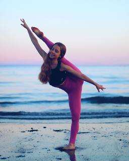 Anna McNulty feet photo thumbnail