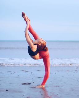 Anna McNulty feet photo thumbnail