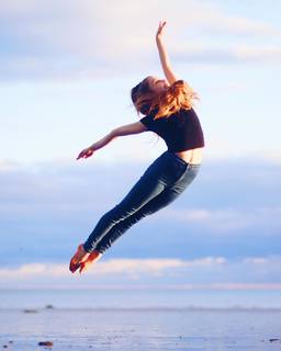 Anna McNulty feet photo thumbnail