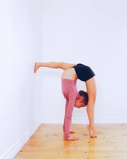 Anna McNulty feet photo thumbnail