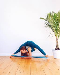 Anna McNulty feet photo thumbnail