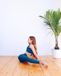 Anna McNulty feet photo thumbnail