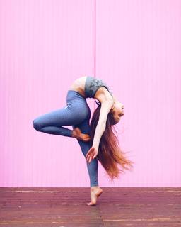 Anna McNulty feet photo thumbnail