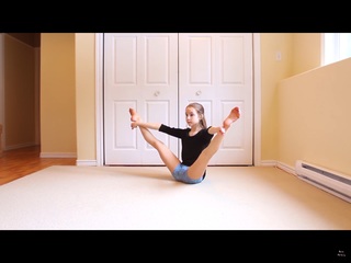 Anna McNulty feet photo thumbnail